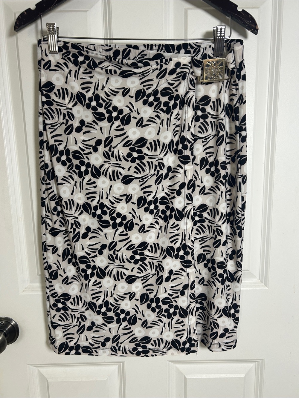 Anne Klein Black and White Floral Midi Skirt Size Small Elastic Waist